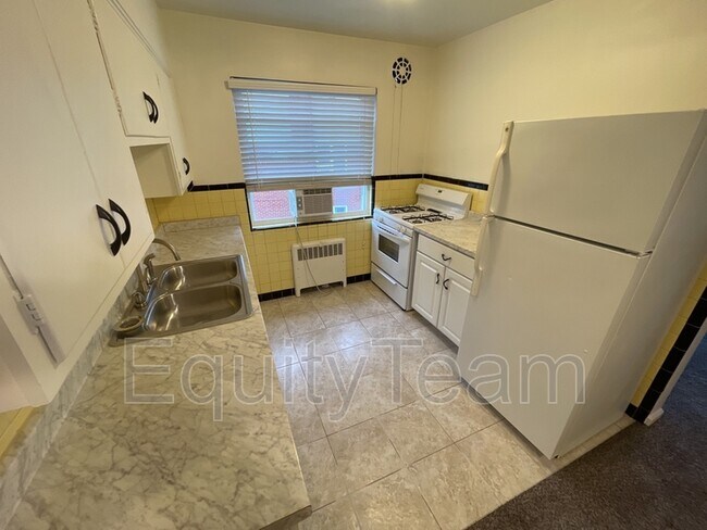 Foto del edificio - 6114 Dryden Ave