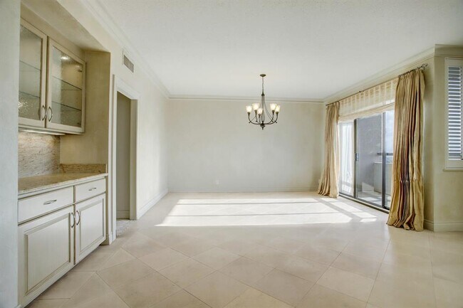 Foto del edificio - 651 Bering Dr