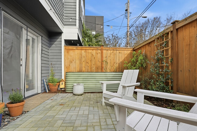 Building Photo - 619 Federal Ave E