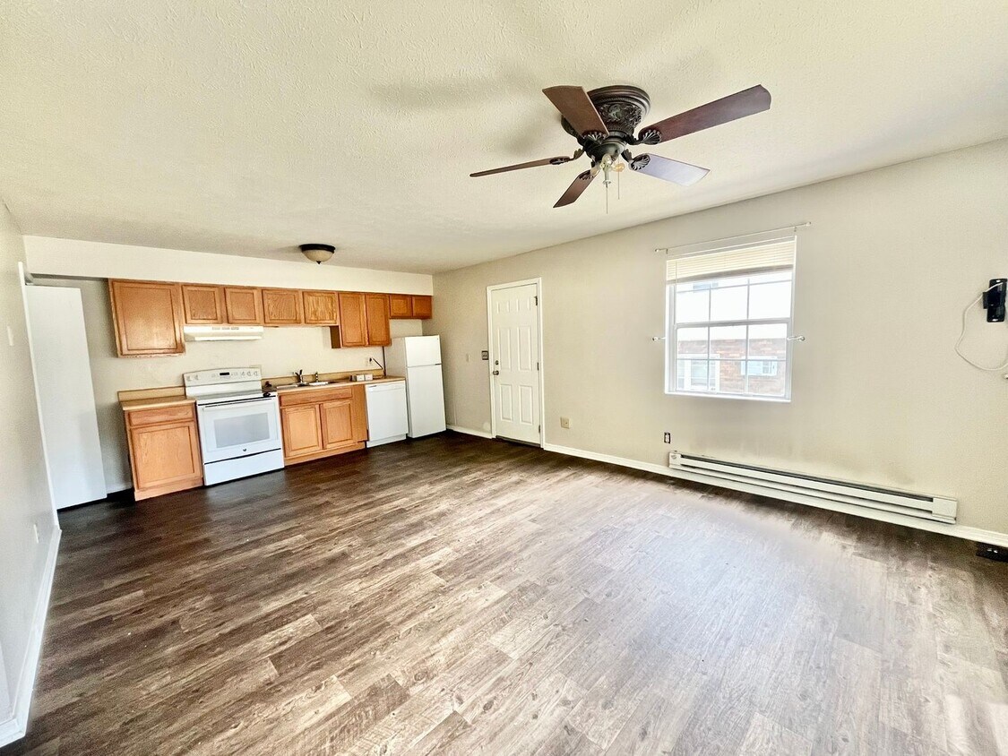 Primary Photo - 708 Douglas St