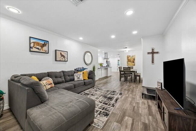 Foto del edificio - 5526 Grape St