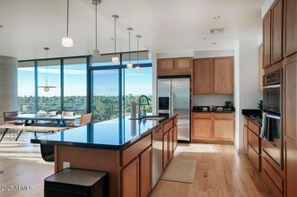 Building Photo - 208 W Portland St