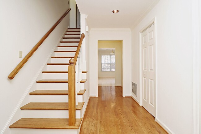 Building Photo - Pet-Friendly Raintree Home Near Rt 29