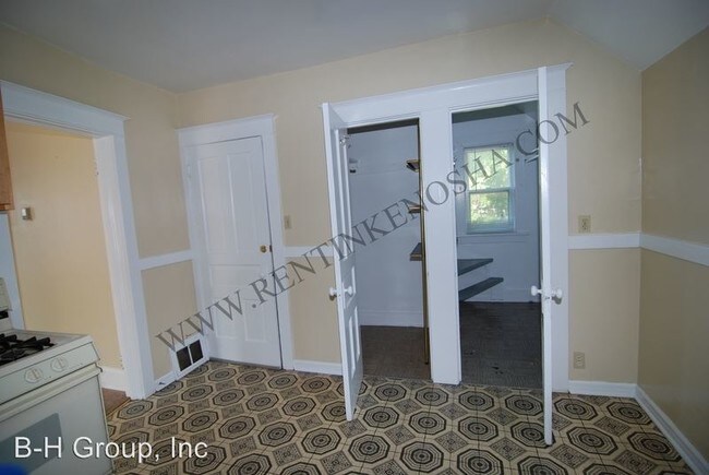 Building Photo - 4028 14th Ave