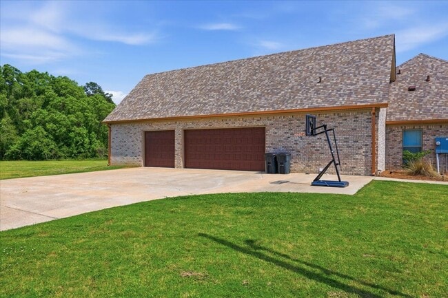 Foto del edificio - Fully Furnished Luxury Executive Estate on 4.3 Acres in Brandon – Private, Custom Home with Premi...