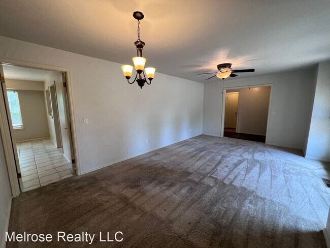 Building Photo - 4 br, 2.5 bath House - 1416 Pine Oak Drive