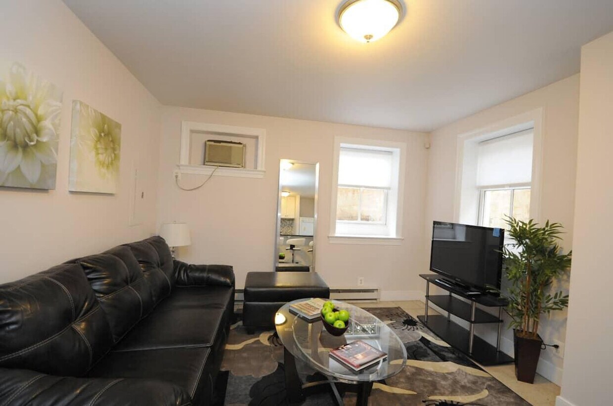 Foto principal - 724 East Capitol St NE