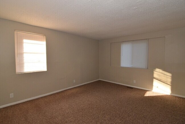 Building Photo - 3 Bedroom House - Section 8 OK