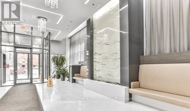 Photo du bâtiment - 500 St Clair Ave W