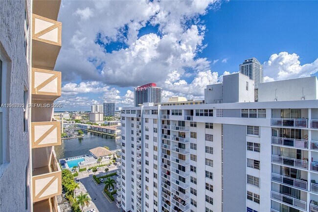Foto del edificio - 1865 S Ocean Dr