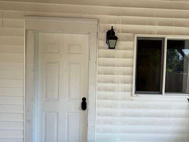 Building Photo - 712 Dock St