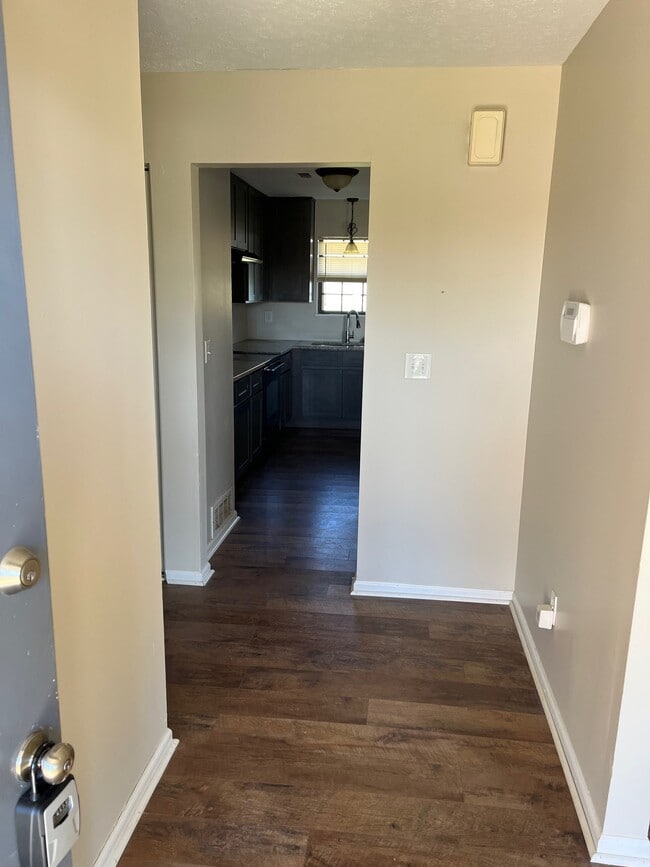 Building Photo - 1014A Windview Pl