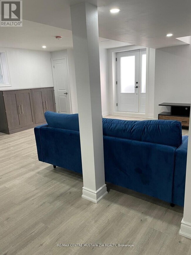 Photo du bâtiment - 1556 Farmstead Dr