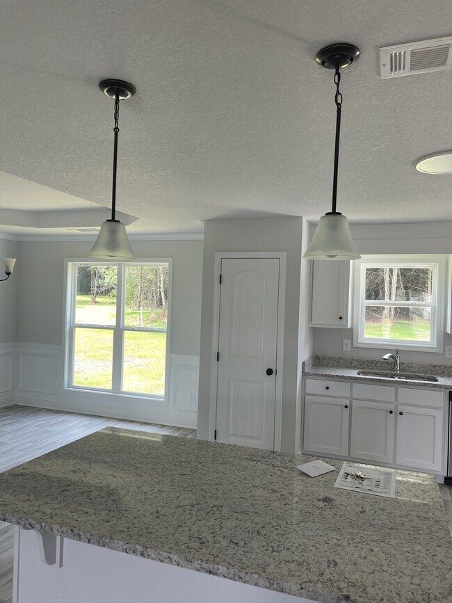 Foto del edificio - 124 Hummingbird Ln