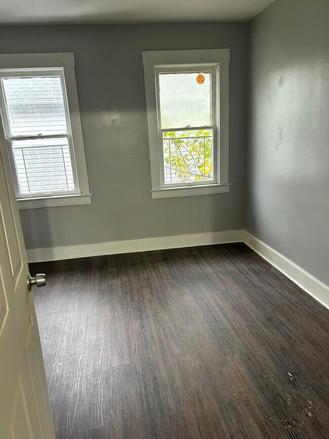 Building Photo - 2117 Halstead Ave