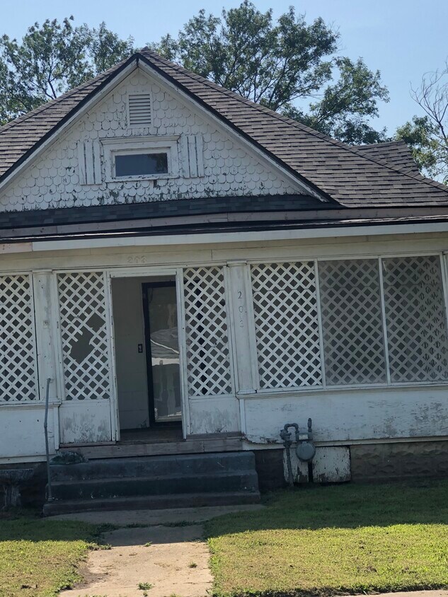 Primary Photo - 203 S Wilson Ave