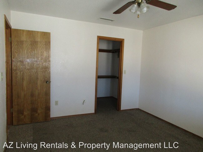 Foto del edificio - 2699 Smoketree Ave N