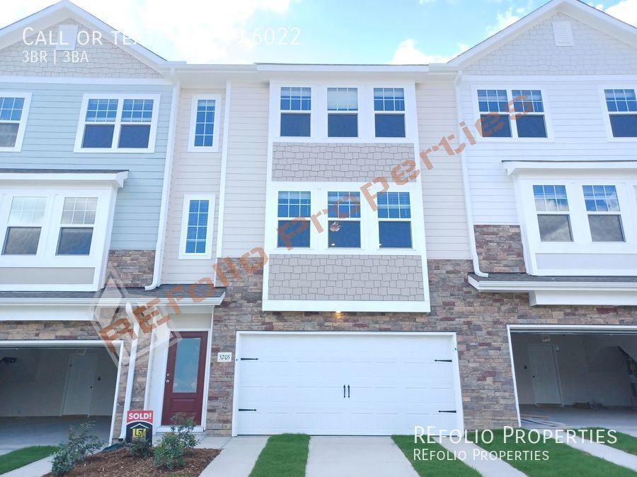 Primary Photo - Beautiful 3 Story 3 Bedroom 2.5 Bath Townh...