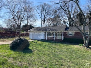 Building Photo - 135 Clearview Rd