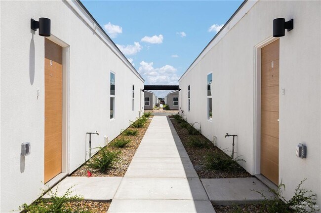 Foto del edificio - 2701 Woodpecker Rd