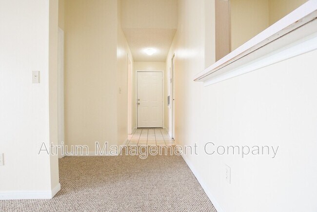 Building Photo - 2516 Grassy Point Dr