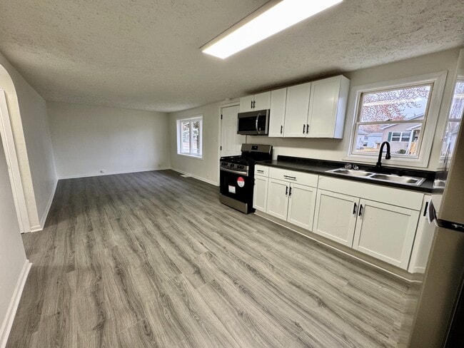 Building Photo - 1419 N Purdum St