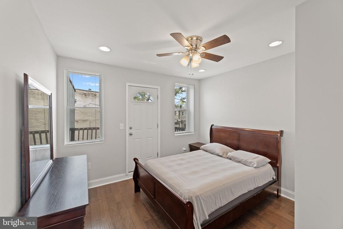 Foto principal - 2414 Orleans St