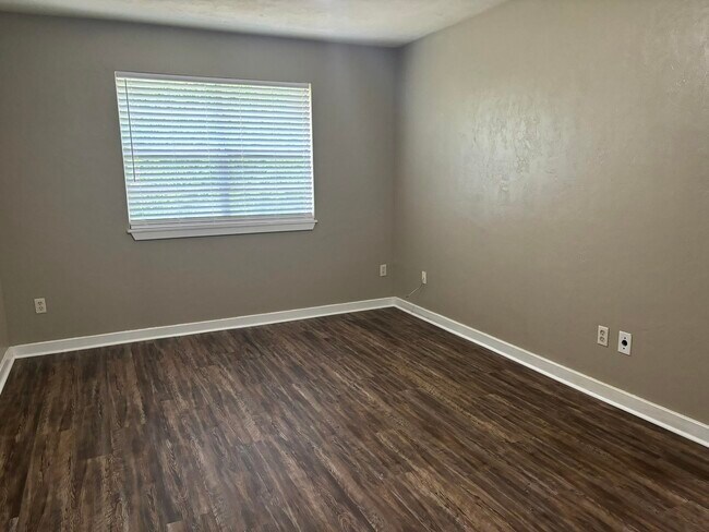 Building Photo - 2483 Chateau Ln