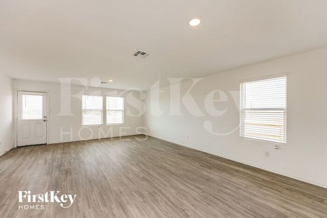 Building Photo - 231 Agave Cir