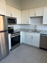 Building Photo - 500 Pico Terrace