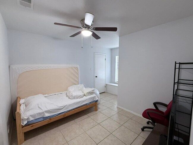 Foto del edificio - 1709 Kingwood Dr