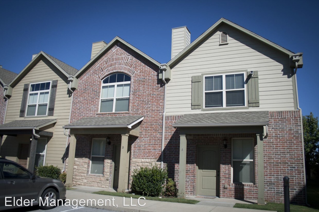 Primary Photo - 3822 Rochester Cir