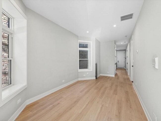 Foto del edificio - 2818 W Fletcher St