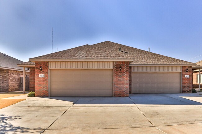 Foto del edificio - 9804 Uvalde Ave