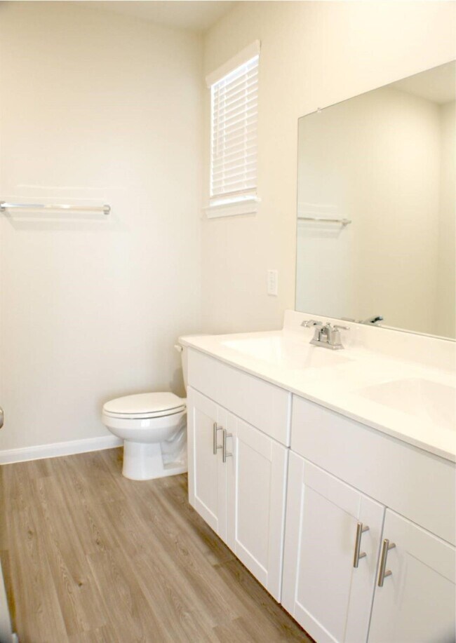 Foto del edificio - 6327 Ballard Brook Ln