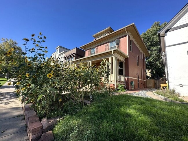 Building Photo - 1757 Vine St