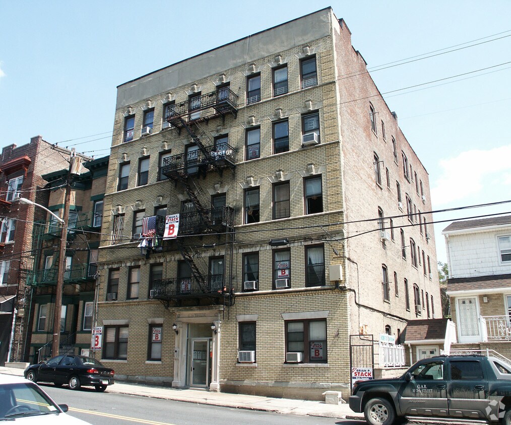 Building Photo - 150-152 49th St