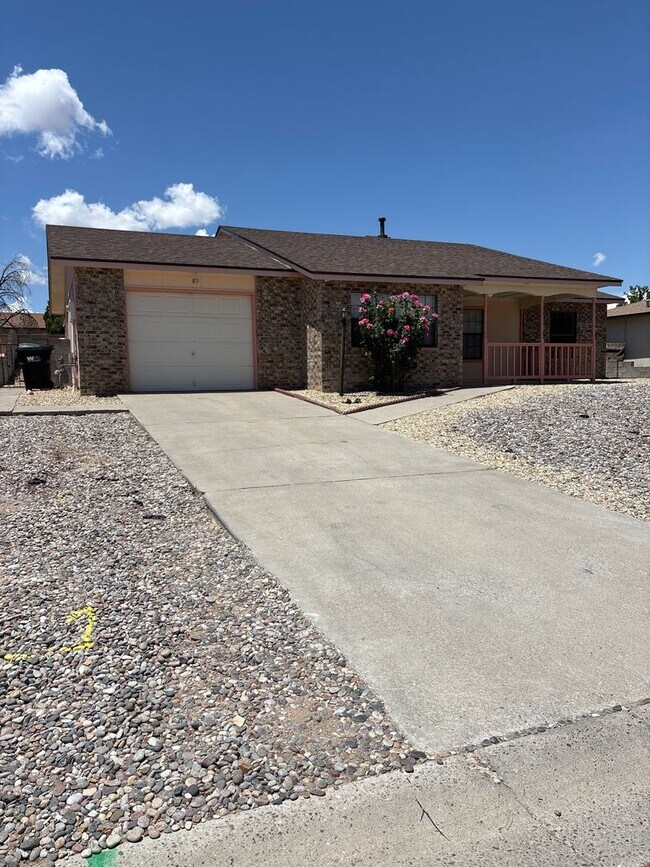 Building Photo - Cute Rio Rancho Home For Rent!
