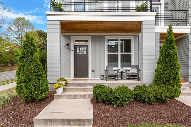 Foto del edificio - Stunning 3BD, 3.5BA Raleigh Townhome on a ...