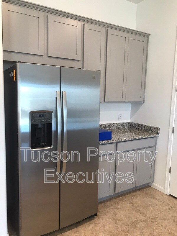 Foto del edificio - 10918 W Yates Ln