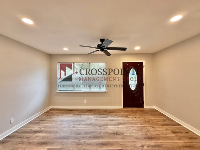 Building Photo - Newly Renovated 3 Bedroom 1.5 Bathroom Home!