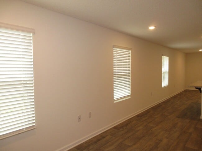 Building Photo - Excellent 3 Bedroom in Milton