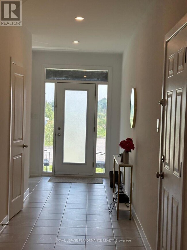 Building Photo - 291 Fountainhead Dr