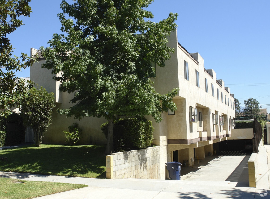 Primary Photo - 918 N Stoneman Ave