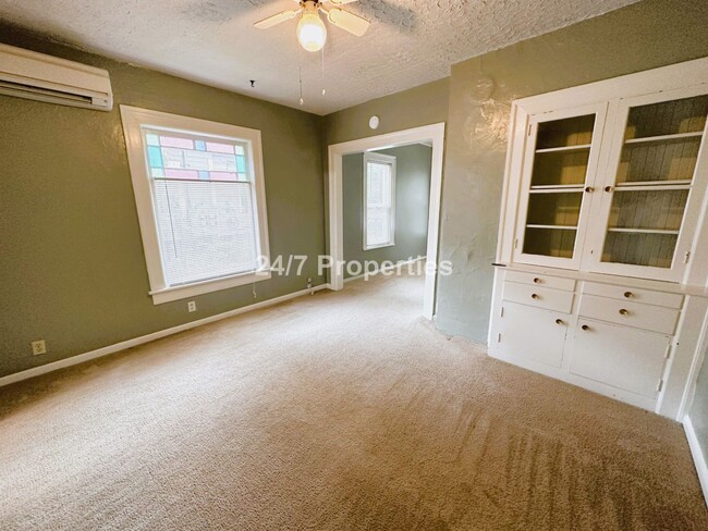 Building Photo - Sellwood Charmer!
