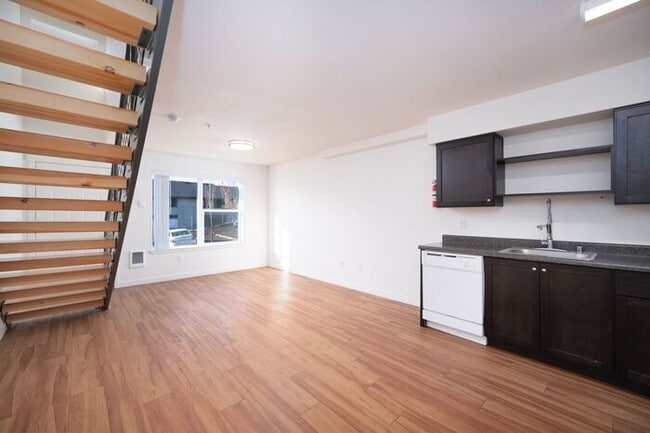 Building Photo - Brand New Apartments Central Park Rose