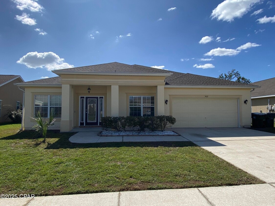 Foto principal - 3421 Cherry Ridge Rd