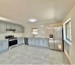 Building Photo - 1604 Robertson Pl