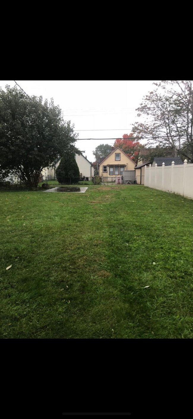 1734 Lindbergh St, Wyandotte, MI 48192 House Rental in Wyandotte, MI