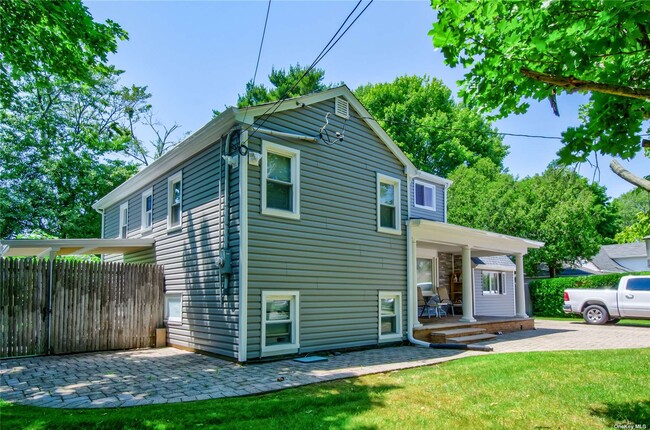 Building Photo - 1428 Pine Dr